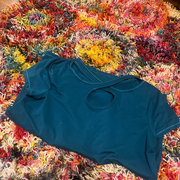 Athletic shirt - Picture 2 of 2